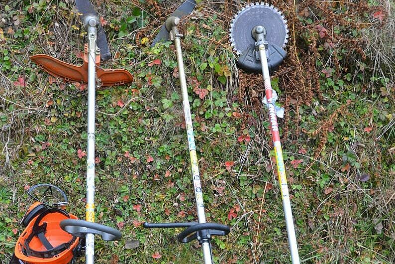 trois débrousailleuses différentes